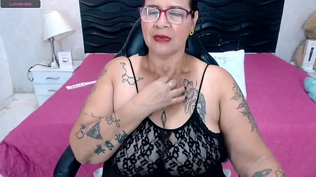 Snapshot of laura_riley chatting on 03/22/25, 11:21 laura riley online show from 03/22/25, 11:21