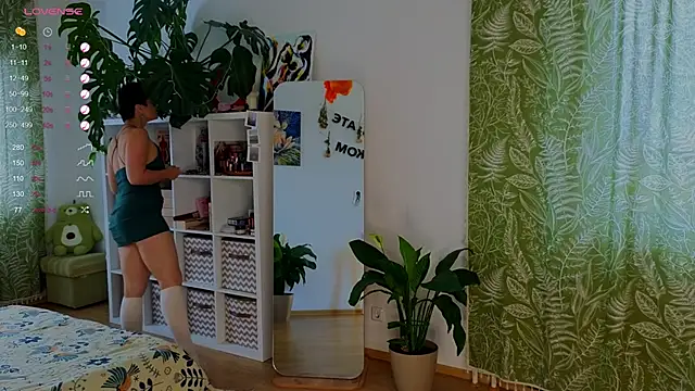 Snapshot of lana_sky chatting on 10/13/25, 12:38 lana sky online show from 10/13/25, 12:38