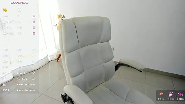 Snapshot of renata_t_ chatting on 09/19/25, 11:22 renata t online show from 09/19/25, 11:22