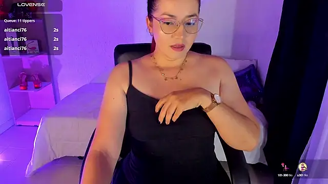 Snapshot of anastasia_bee chatting on 12/05/24, 12:22 anastasia bee online show from 12/05/24, 12:22