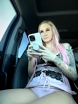 Snapshot of _Rapunzel_ chatting on 10/14/25, 09:37 Rapunzel online show from 10/14/25, 09:37