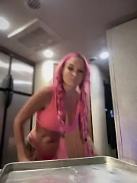 Snapshot of _Rapunzel_ chatting on 10/25/25, 02:19 Rapunzel online show from 10/25/25, 02:19