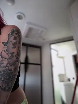 Snapshot of _Rapunzel_ chatting on 10/30/25, 07:03 Rapunzel online show from 10/30/25, 07:03