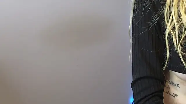 JuliaJuliette online show from 10/22/25, 11:54