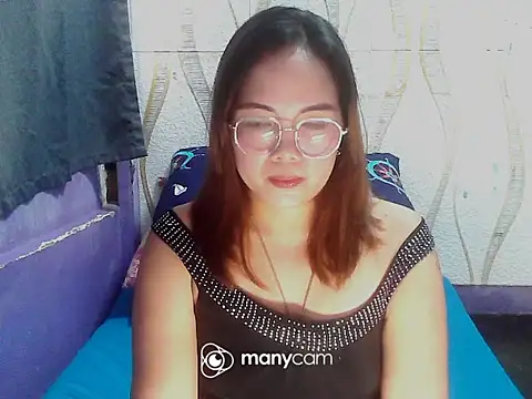 BURBERRY69 online show from 11/10/25, 06:45