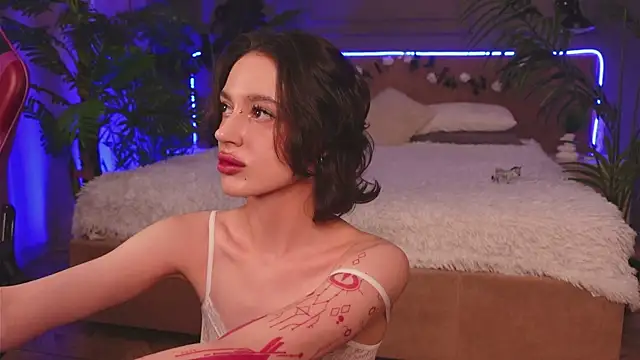 Snapshot of Devilinee chatting on 11/16/25, 06:19 Devilinee online show from 11/16/25, 06:19