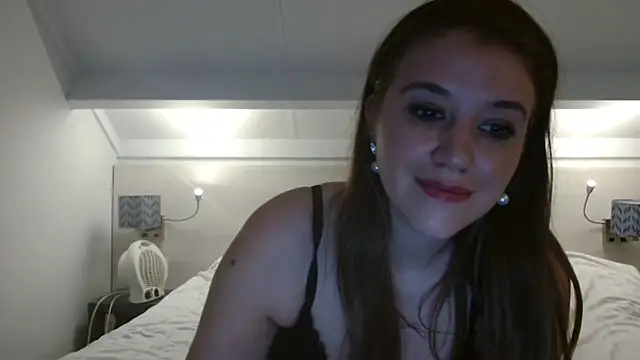 Snapshot of Neonstar chatting on 12/04/24, 10:46 Neonstar online show from 12/04/24, 10:46