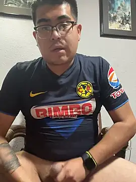 Snapshot of Moisesgtz04 chatting on 01/16/25, 10:02 Moisesgtz04 online show from 01/16/25, 10:02