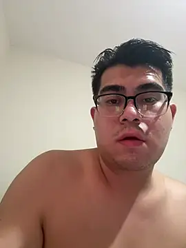 Snapshot of Moisesgtz04 chatting on 09/17/25, 02:13 Moisesgtz04 online show from 09/17/25, 02:13