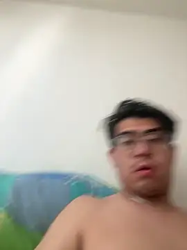 Snapshot of Moisesgtz04 chatting on 10/17/25, 01:35 Moisesgtz04 online show from 10/17/25, 01:35