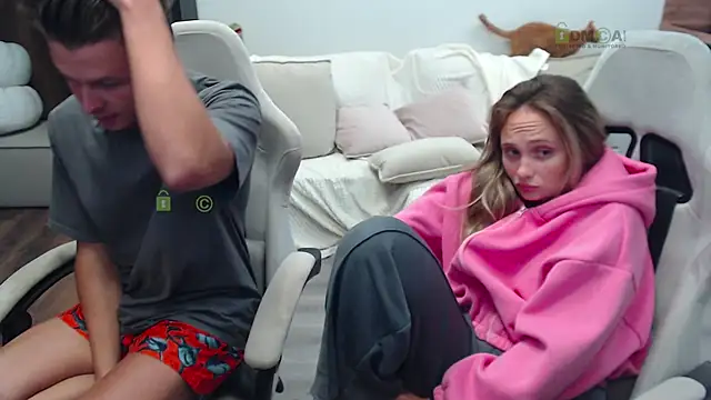 Snapshot of Sunny-Girl1 chatting on 09/30/25, 07:41 Sunny-Girl1 online show from 09/30/25, 07:41