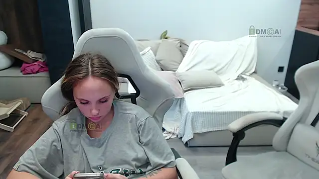 Snapshot of Sunny-Girl1 chatting on 10/16/25, 07:53 Sunny-Girl1 online show from 10/16/25, 07:53