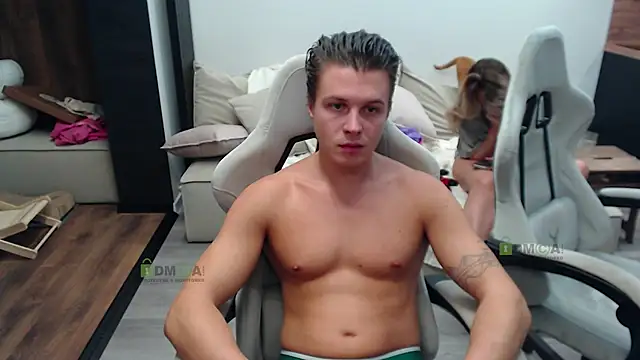 Snapshot of Sunny-Girl1 chatting on 10/17/25, 08:33 Sunny-Girl1 online show from 10/17/25, 08:33