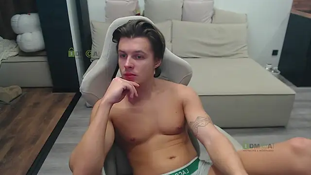 Snapshot of Sunny-Girl1 chatting on 11/17/25, 08:20 Sunny-Girl1 online show from 11/17/25, 08:20