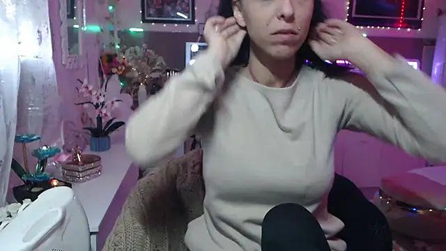 misscectito13 online show from 03/10/25, 04:25