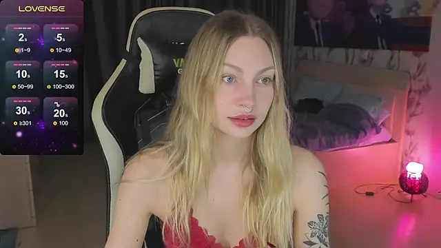 Snapshot of BiMolly chatting on 03/20/25, 04:31 BiMolly online show from 03/20/25, 04:31