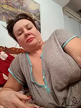  lady red  online show from 02/04/25, 03:22