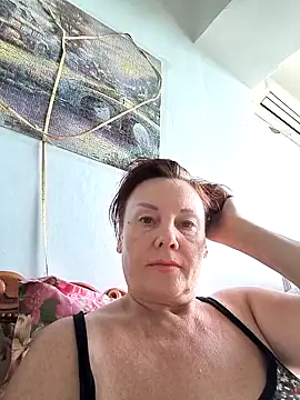  lady red  online show from 09/11/25, 11:54