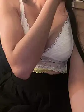 Snapshot of Cute_crystal chatting on 12/09/24, 10:41 Cute crystal online show from 12/09/24, 10:41