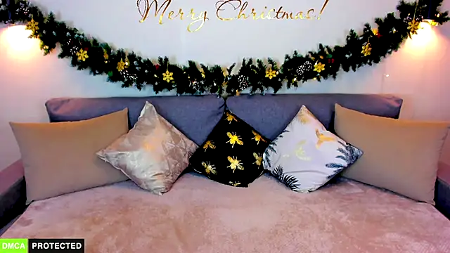 Snapshot of TheWoman__ chatting on 12/28/24, 01:28 TheWoman online show from 12/28/24, 01:28