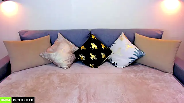 Snapshot of TheWoman__ chatting on 01/07/25, 06:56 TheWoman online show from 01/07/25, 06:56