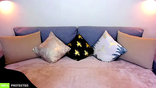 Snapshot of TheWoman__ chatting on 03/06/25, 07:10 TheWoman online show from 03/06/25, 07:10