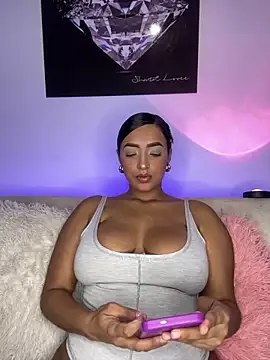 Snapshot of Shantal_Lovee chatting on 01/19/25, 11:21 Shantal Lovee online show from 01/19/25, 11:21