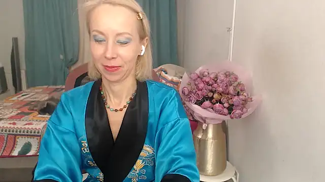 LuxuryNika online show from 10/27/25, 05:39