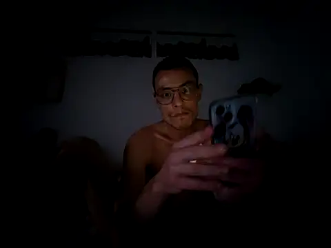 Snapshot of malpka25 chatting on 10/28/25, 10:45 malpka25 online show from 10/28/25, 10:45