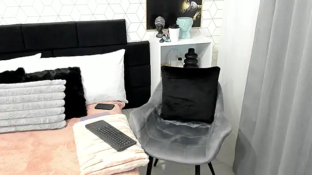 Snapshot of Heidix chatting on 02/12/25, 04:44 Heidix online show from 02/12/25, 04:44