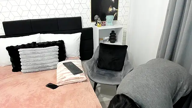 Snapshot of Heidix chatting on 02/17/25, 10:51 Heidix online show from 02/17/25, 10:51
