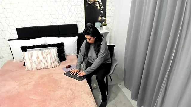 Snapshot of Heidix chatting on 02/20/25, 04:50 Heidix online show from 02/20/25, 04:50