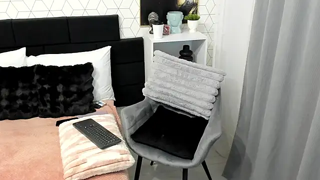 Snapshot of Heidix chatting on 03/04/25, 05:00 Heidix online show from 03/04/25, 05:00