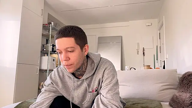 Snapshot of Harry_Jen chatting on 12/22/24, 09:00 Harry Jen online show from 12/22/24, 09:00