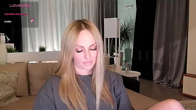 Snapshot of Libby_Nora chatting on 12/10/24, 03:44 Libby Nora online show from 12/10/24, 03:44