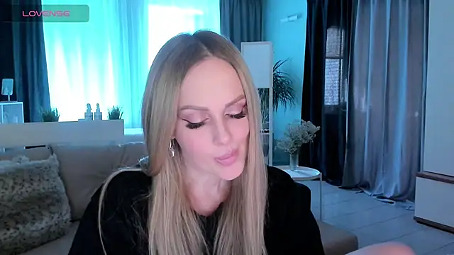 Snapshot of Libby_Nora chatting on 02/28/25, 12:52 Libby Nora online show from 02/28/25, 12:52