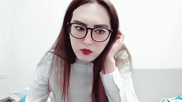 Snapshot of MinniMaksy chatting on 12/19/24, 10:00 MinniMaksy online show from 12/19/24, 10:00