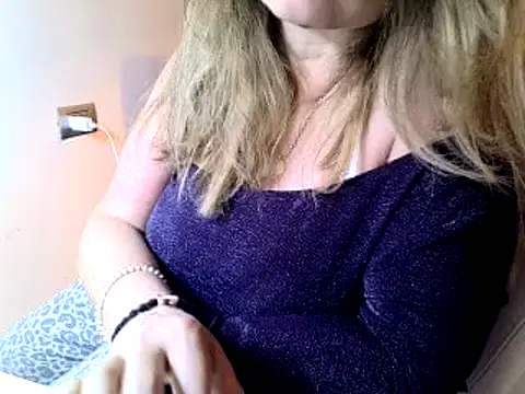 Snapshot of leadileo chatting on 01/18/25, 04:21 leadileo online show from 01/18/25, 04:21