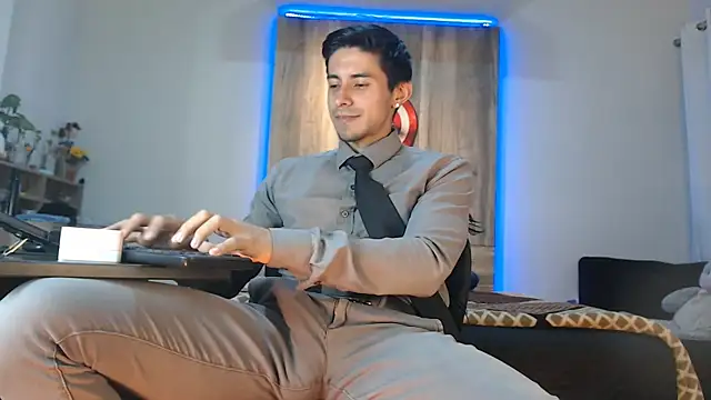 Andrew 4  online show from 09/23/25, 02:14