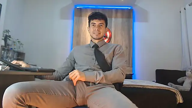 Andrew 4  online show from 10/13/25, 02:33