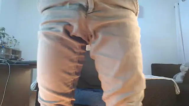 Andrew 4  online show from 10/28/25, 01:53