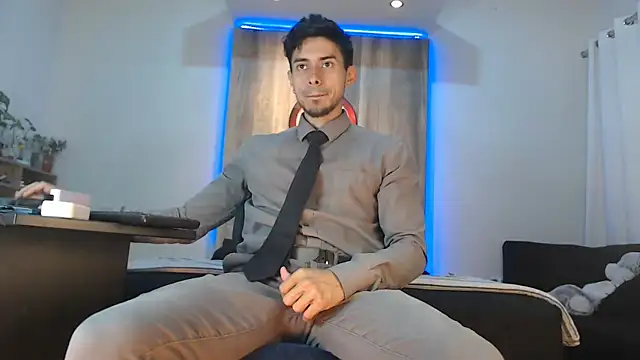 Andrew 4  online show from 11/17/25, 02:17