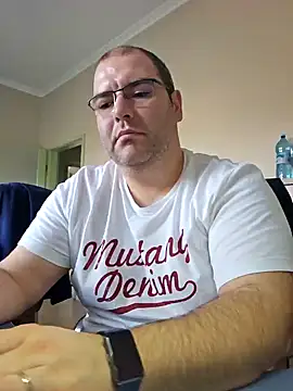 Snapshot of Andrew1900529 chatting on 01/29/25, 11:20 Andrew1900529 online show from 01/29/25, 11:20