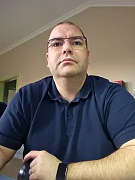 Snapshot of Andrew1900529 chatting on 03/06/25, 05:35 Andrew1900529 online show from 03/06/25, 05:35