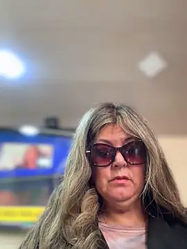 Snapshot of emma_tour chatting on 11/05/25, 01:33 emma tour online show from 11/05/25, 01:33