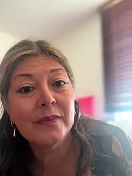 Snapshot of emma_tour chatting on 11/11/25, 02:28 emma tour online show from 11/11/25, 02:28