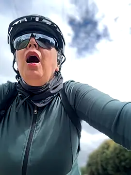 Snapshot of emma_tour chatting on 11/14/25, 02:38 emma tour online show from 11/14/25, 02:38