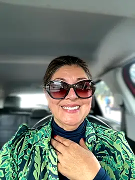 Snapshot of emma_tour chatting on 11/18/25, 04:22 emma tour online show from 11/18/25, 04:22