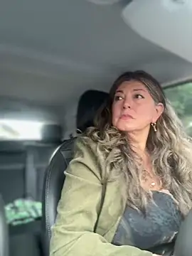 Snapshot of emma_tour chatting on 11/20/25, 04:07 emma tour online show from 11/20/25, 04:07