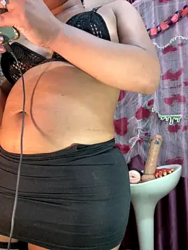 Snapshot of Newshantal_ chatting on 10/12/25, 01:48 Newshantal online show from 10/12/25, 01:48